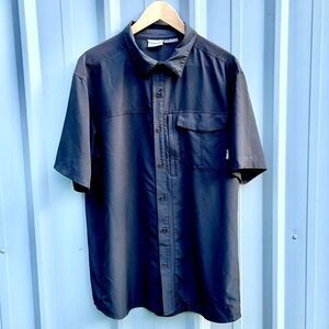 COLUMBIA • size xtra large black short sleeve men’s button up t-shirt